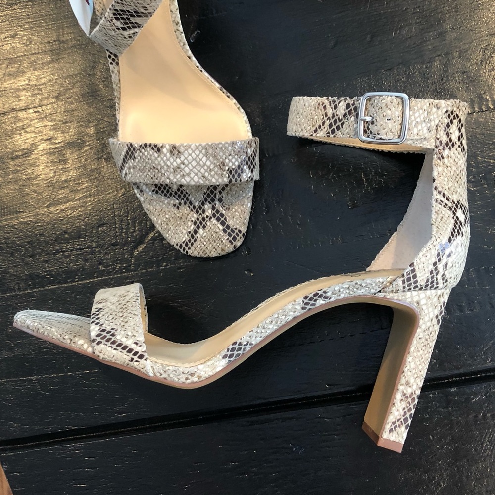 🆕 Vince Camuto Bendiva Strap Sandal Snake 9.5